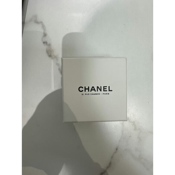 Chanel Pearl Drop CC Logo Earrings - Like New Condition with Box - Picture 2 of 2
